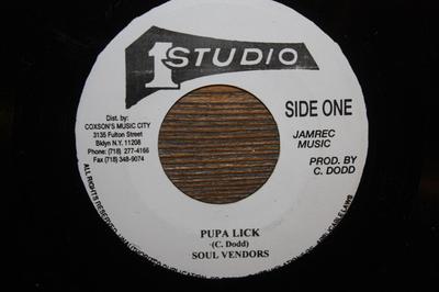 7-Zoll-Schallplatte SOUL VENDORS / CLUE J. & BLUES BLAS - Pupa Lick / Silky NONE Studio One Jamaica Reggae, Ska & Dub Gebraucht