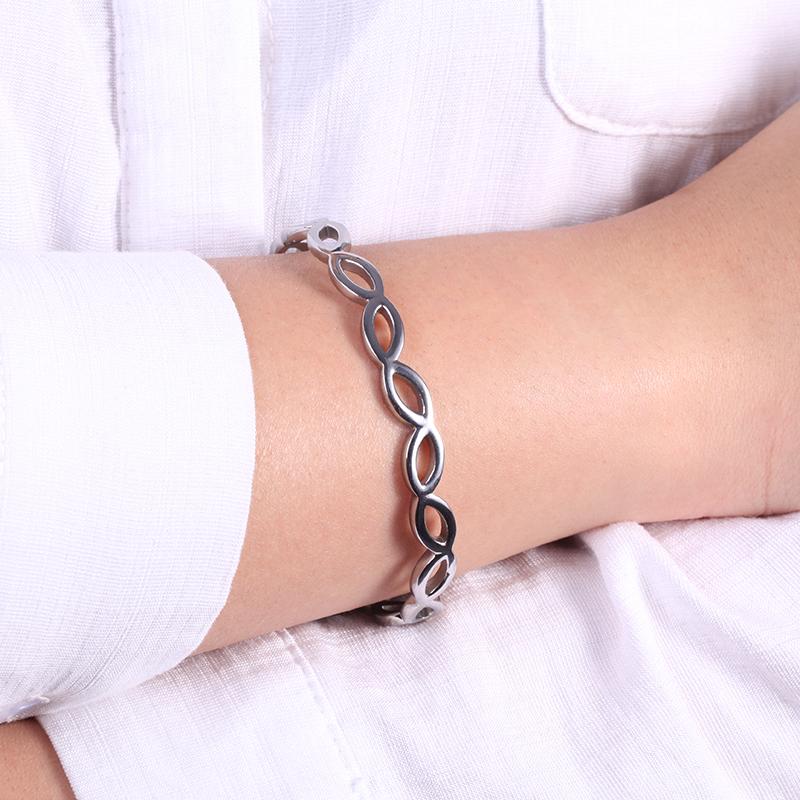 ORIVA LEAVES BANGLE Stainless Steel Leaves Bangle In Silver Colour