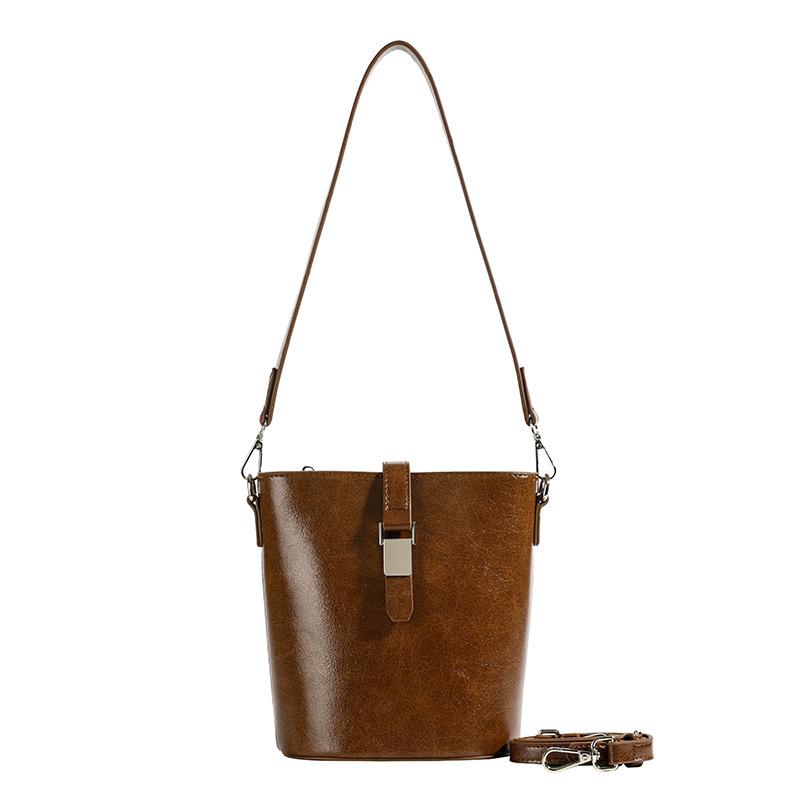 Temperament retro autumn and winter fashion portable bucket bag high sense PU solid color commuting versatile Maillard messenger women's bag
