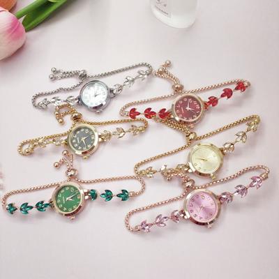Zifferblatt Armbanduhr Damen Violette Blätter Luxusuhr Elegante Quarzuhr Damengeschenk
