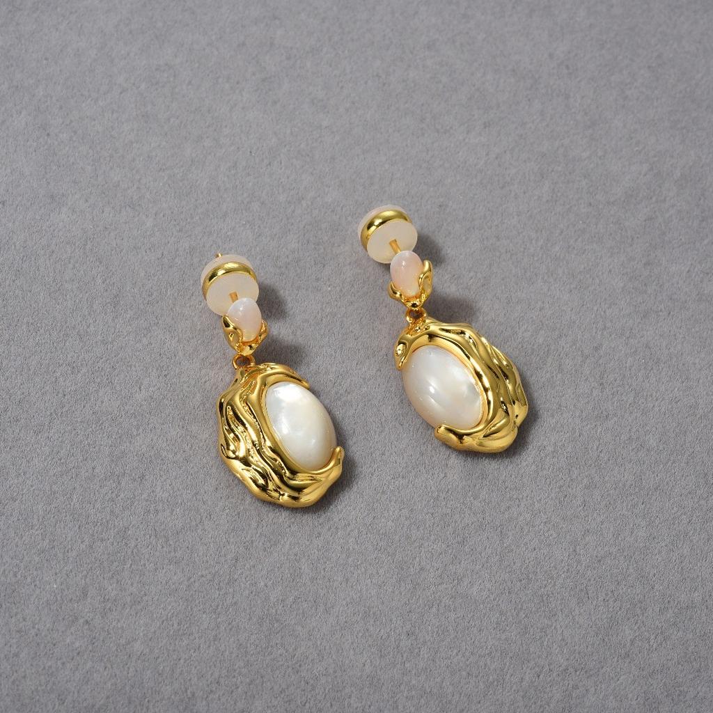 Retro Metal Pleated Copper Plated With 18K Real Gold Inlaid With White Shells, Simple Temperament Versatile Earrings Necklace