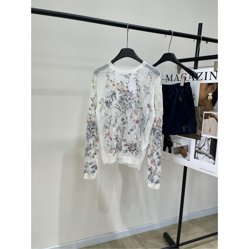 Nanyou Floral Embroidered Hollow Round Neck Sweater: Slimming, Flattering, Age-Defying Women's Fashion Top