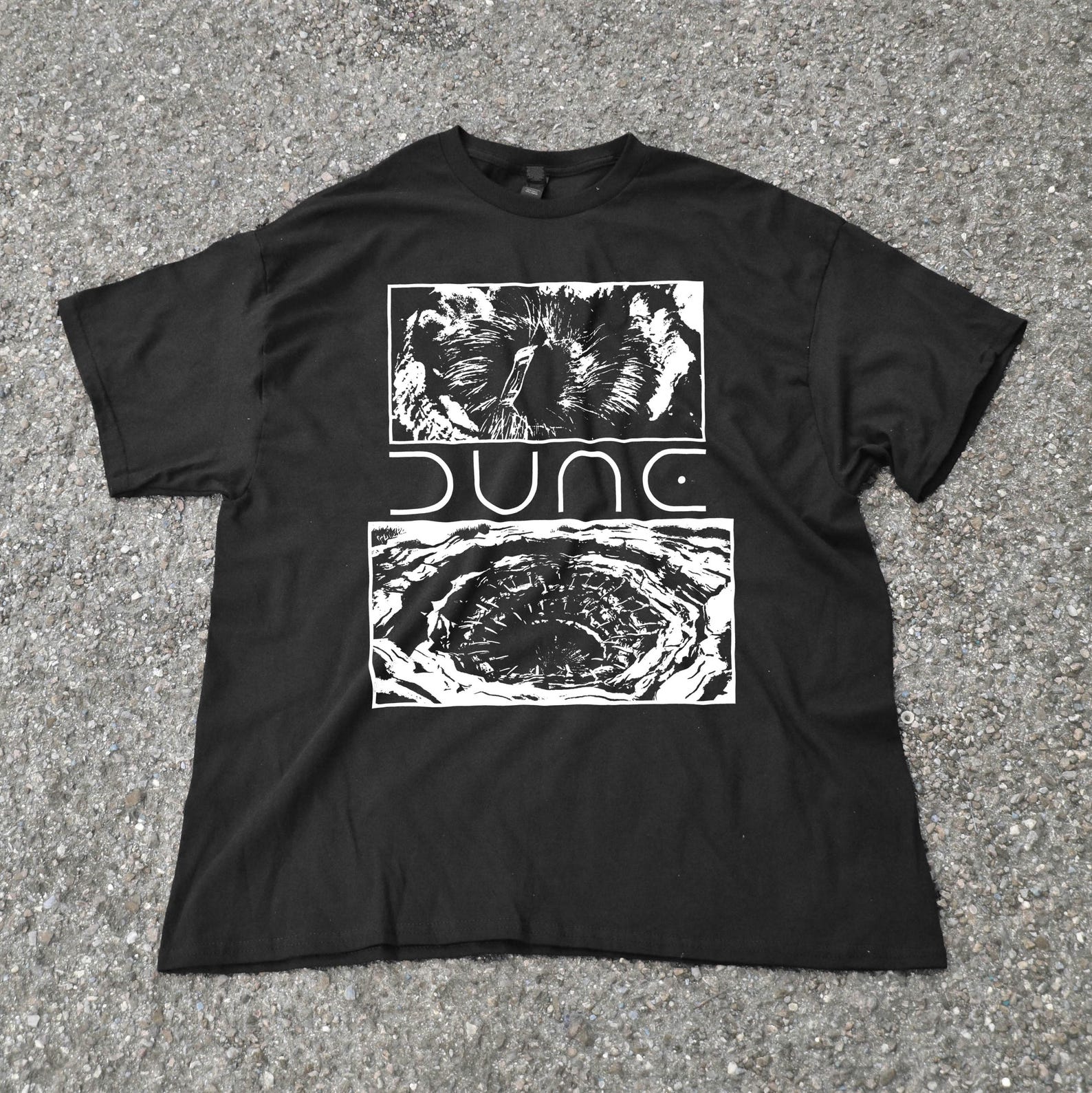 Dune unisex T-Shirt, Frank Herbert Sci-Fi Book & Movie Tee, Sandworm Graphic Shirt, Cult Science Fiction Clothing, Gift for Fans, Oversized 2XL