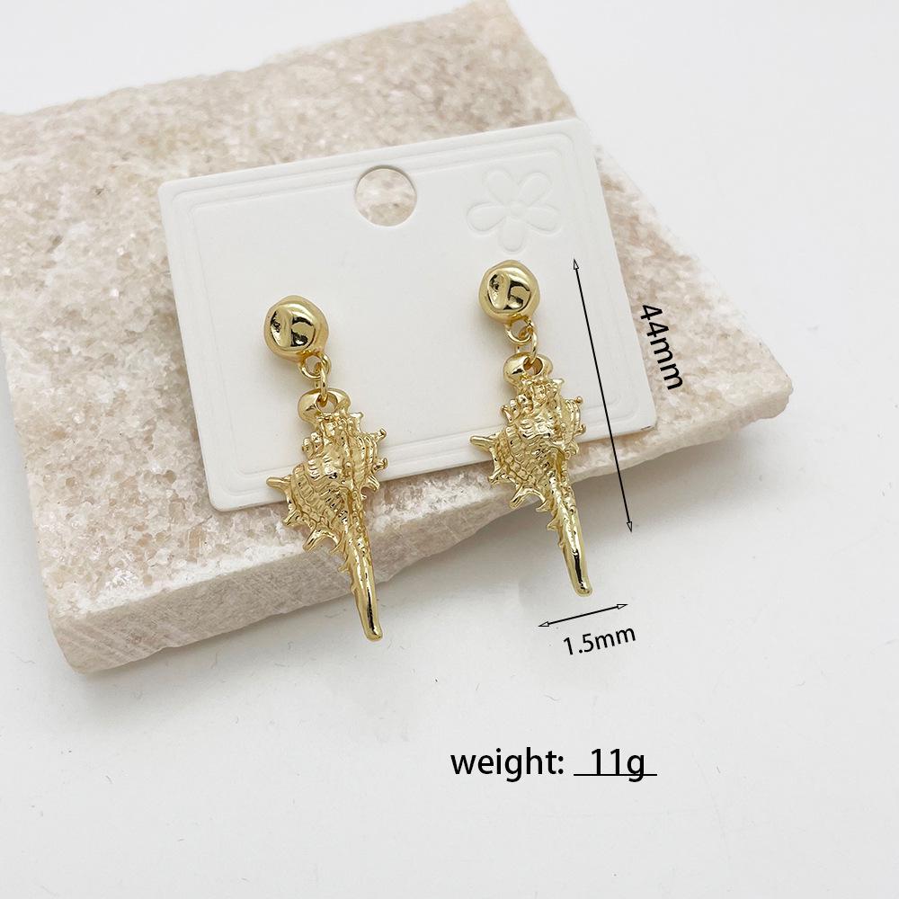 Stylish Gold Conch Star Pendant Earrings: Retro Chic Ear Clips for Girls