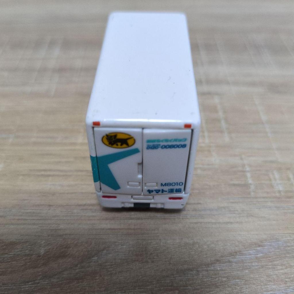 [Not for sale] Yamato Transport Delivery Truck Mini Car M8010 Tomica Size