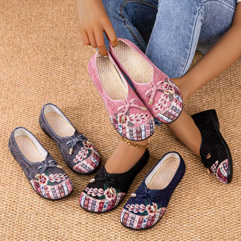 Women's shoes spring large size breathable cloth shoes soft sole wear-resistant women's single shoes light and comfortable casual shoes