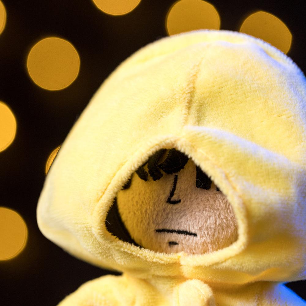 Little Nightmares 2 Stofftier rund ums Spiel