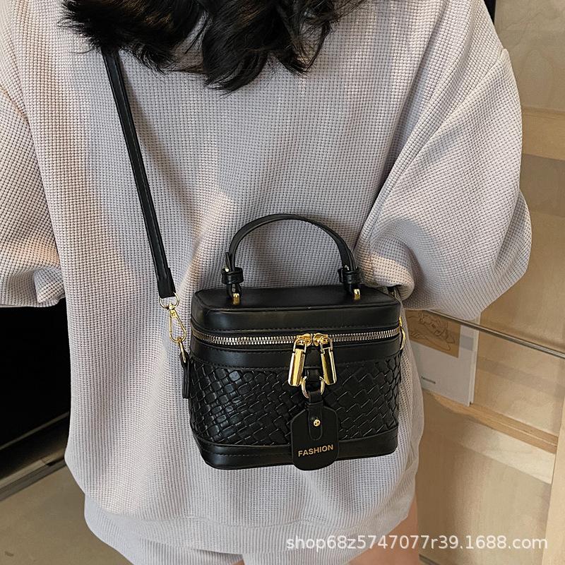 Popular high-end exquisite portable small square bag 2025 trendy fashion messenger women's bag large capacity Korean niche design