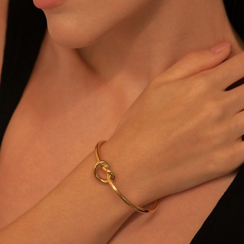 Shertz Knot Twist Point Bangle Bracelet SHBR0009