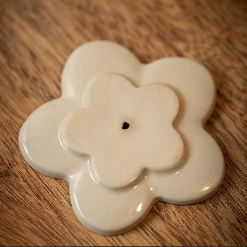 Porte-encens en forme de fleur en céramique avec cendrier Design Parfait Pour la Maison la Méditation le Yoga et l'Utilisation en Aromathérapie
