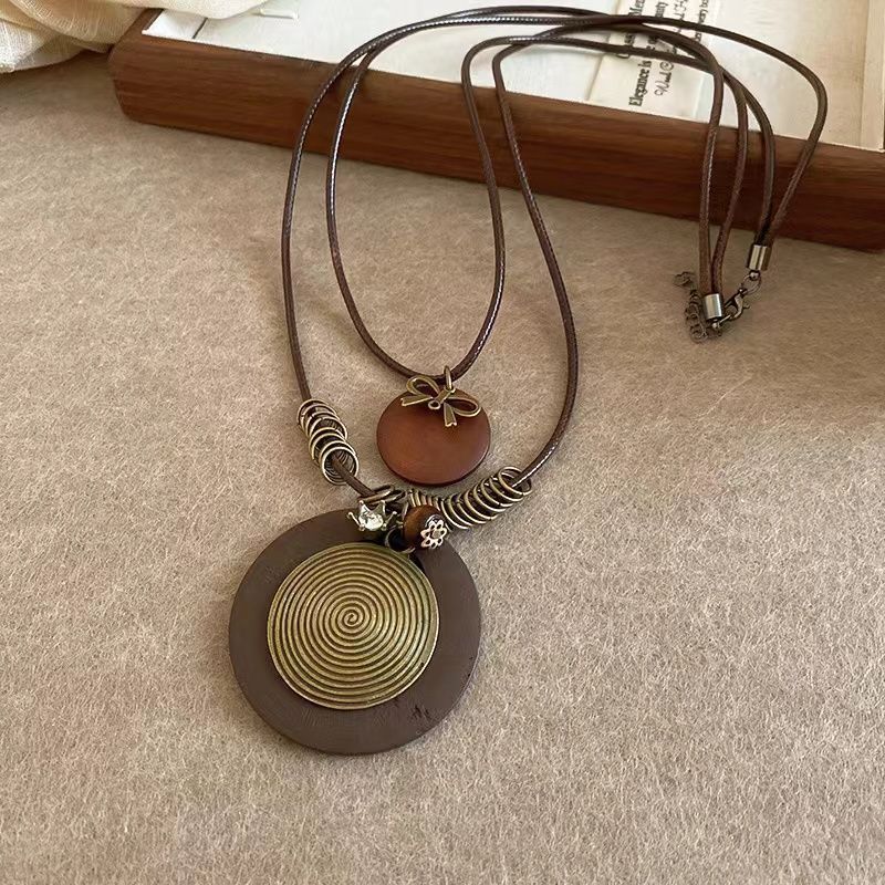 Zen-inspired Long Feather Necklace for Women, Featuring A Retro Ethnic Style and Multiple Layers of Sweater Chains, New Design.
