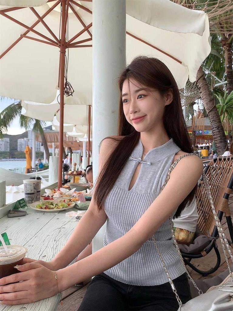 Chinese Style Halter Frog Button Cutout Knitted Vest - Women's Slim-Fit Sleeveless Summer Top