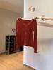 Niche V-Neck Lace Patchwork Knitwear: Autumn/Winter Slimming Cinched Waist Long Sleeve Top for Women