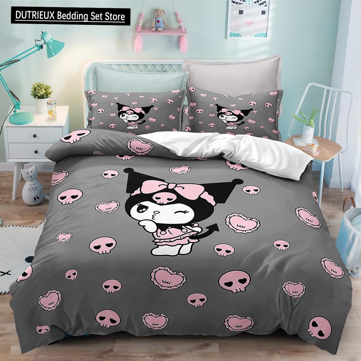 

Набор из трех предметов для дома с мультяшным персонажем Sanrio Kuromi, милое украшение для спальни, удобный постельный комплект, наволочка, пододеяльник EU single(135x200cm)