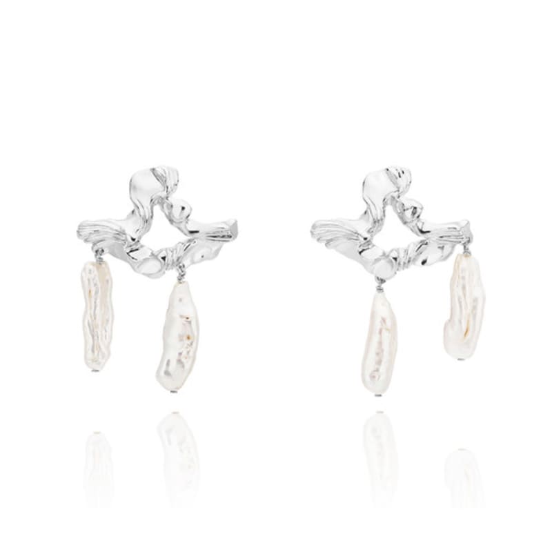 POPPI Romantic wavy pearl earrings