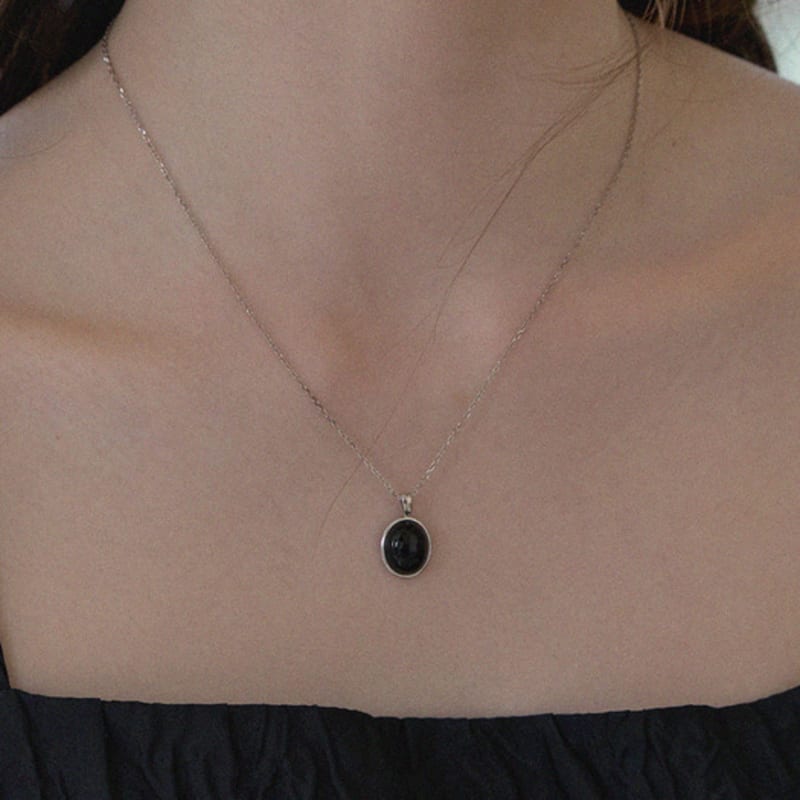 byweekend Onyx circle necklace
