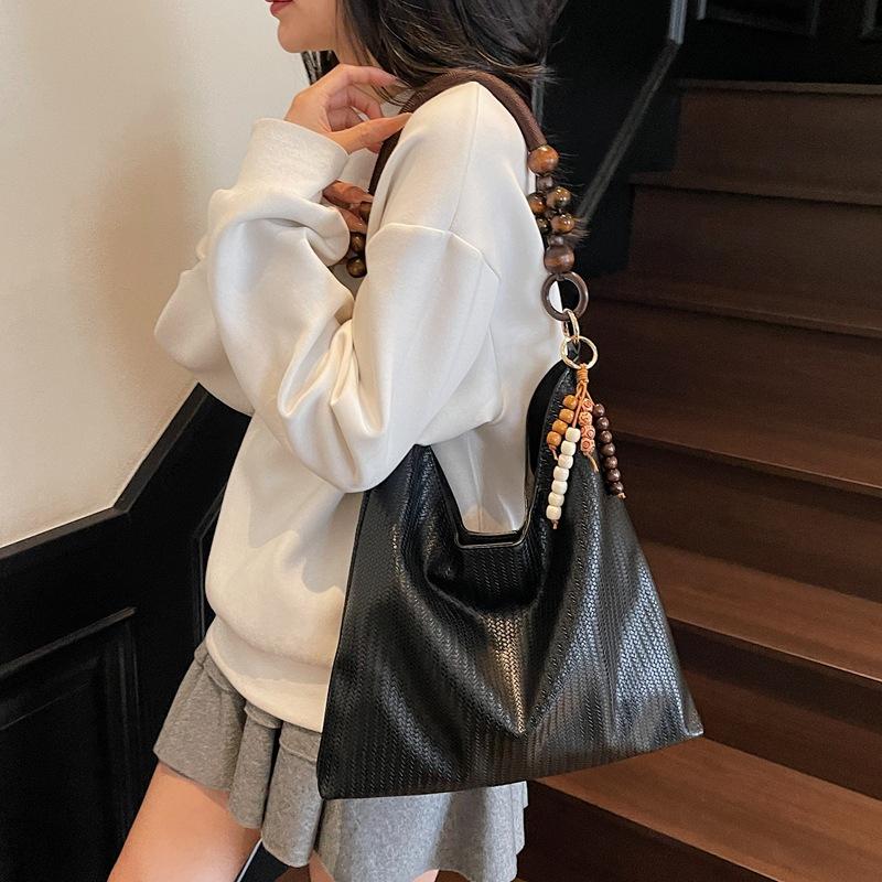 High sense niche designer bag women's 2025 new autumn and winter handbag fashion shoulder underarm bag messenger bag