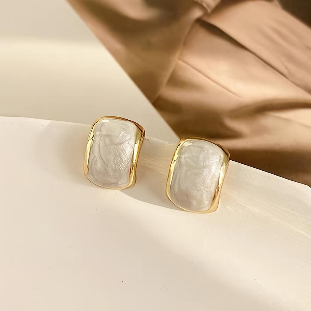 1Pair of Simple Geometric White Square French Elegant Temperament Retro Light Luxury Versatile Women's Fashion Stud Earrings