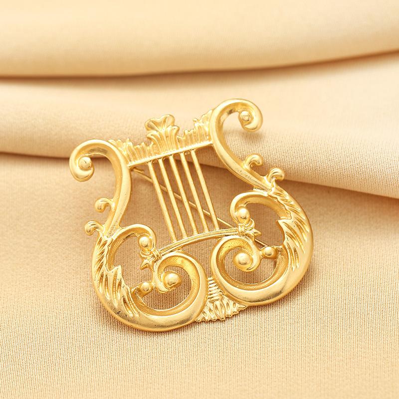 

Арфа брошь, художественная булавка в дворцовом стиле
