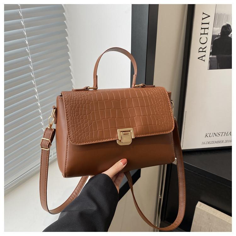 Korean Style Solid Color Large Capacity Women s Bag 2024 New Simple Texture Commuter Lock Buckle Crossbody Handbag Small Square Bag коричневый