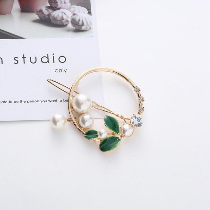Retro Palace Style Round Pearl Hairpin Temperament Water Diamond Leaf Clip