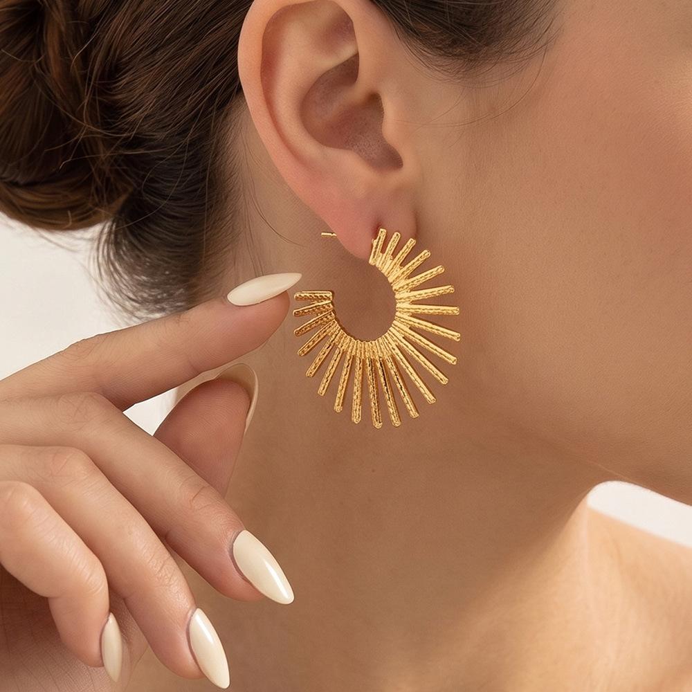 New sunflower gold and silver two-color high-end earrings, European and American style metal earrings, fan-shaped light luxury heavy industry earrings