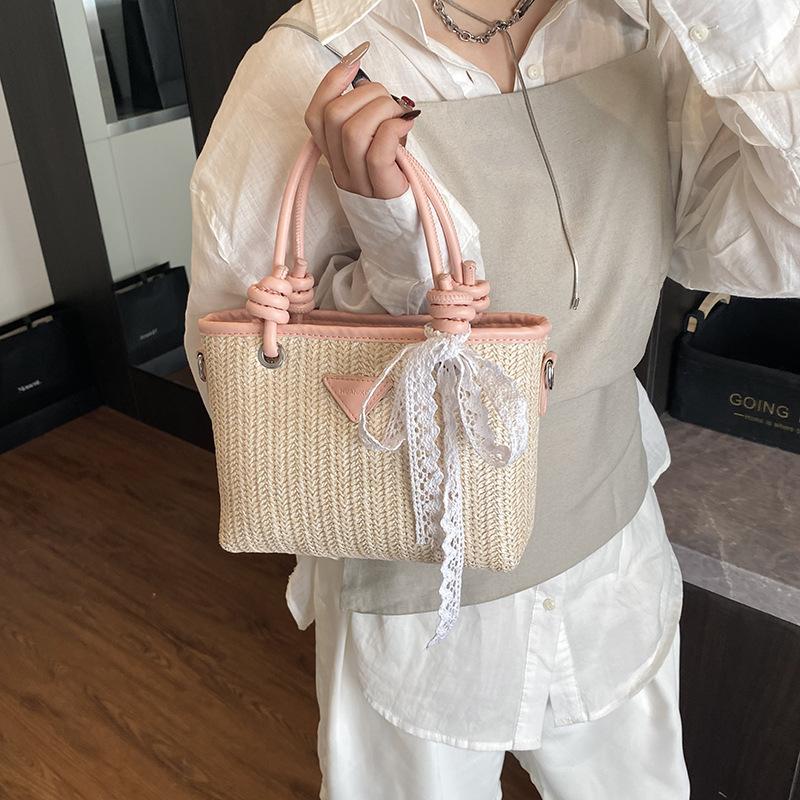 Straw bag women's 2025 new high-end texture niche seaside season versatile messenger bag fashionable portable woven bag