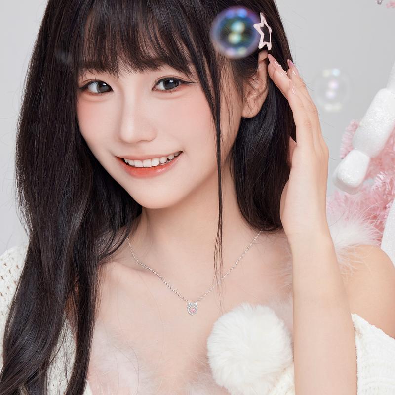 Barbie necklace Dreamy and sparkling bow love pendant. Exquisite love atmosphere pink diamond peach heart clavicle chain. High-end Korean TX2410030A