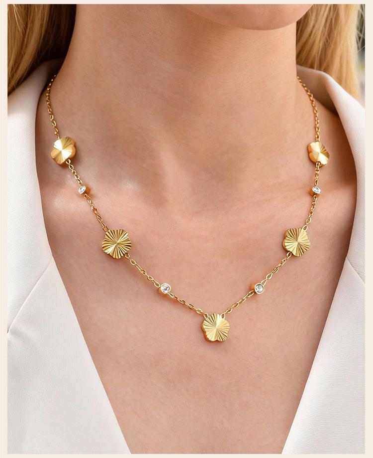 Lucky Leaf Necklace,18K Gold Plated Zirconia Flower Choker, Dainty Stackable Chain Gift for Women Daughter Mom, Wedding Jewelry