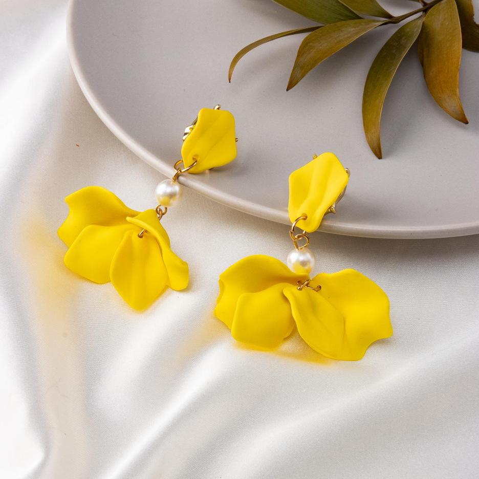 Korean Style Pearl Rose Petal Leaf Earrings, 925 Silver Needle for Women.