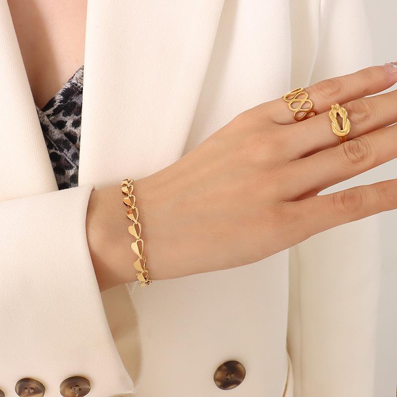 

Модные универсальные аксессуары, нишевый дизайн, узкая талия, полое персиковое сердце, ожерелье, браслет, комплект ювелирных изделий