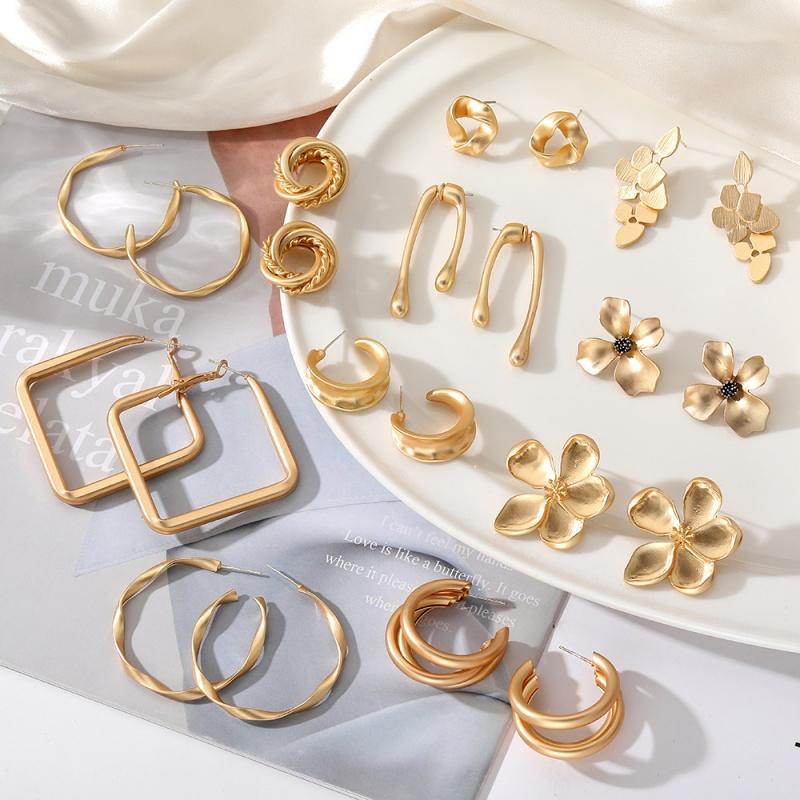 European American High-End Gold Geometric Earrings for Women Large Ring Ear Jewelry Alloy Buckle Cold Wind Ear Rings