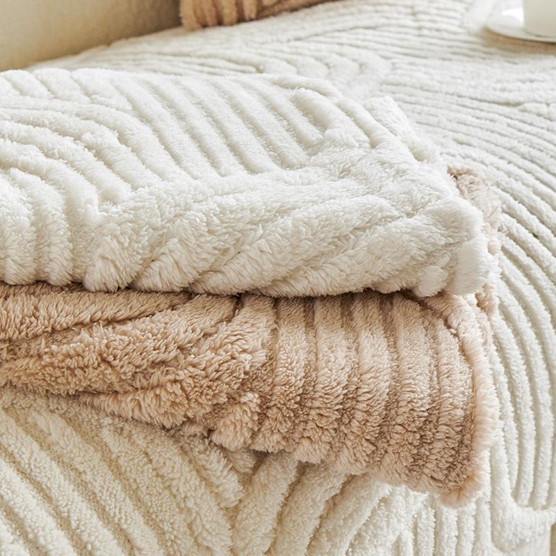 2025 New Plush Shu Cotton Velvet Sofa Cushion: Thickened, Non-Slip Cover for Autumn and Winter