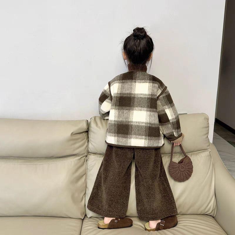 

Девочковый осенне-зимний комплект-тройка в корейском стиле на флисовой подкладке: Аромат Пальто, Свитер, Брюки широкие. Size 110