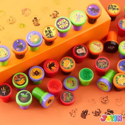 Brinquedos de carimbo 1PCS Crianças Desenhos animados Recompensas Incentive Louvor Graffiti Manvon Dia Festa Crianças Brinquedo Selos