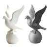 Figurina di Uccello Bianco Stampata in 3D Piccolo Uccello della Pace su Palla Statua Piccola Scultura Decorativa di Uccello per Interni Scrivania Scaffale Decorazione