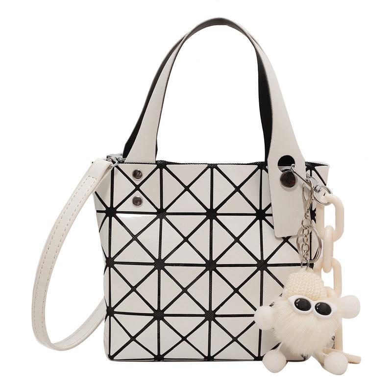 IELGY women's fashion portable shoulder bag, diamond chain messenger bag