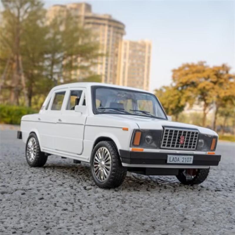 1/18 LADA 2107 Legierung Klassisches Auto Modell Druckguss Metall Retro Fahrzeug Auto Modell Simulation Ton und Licht Sammlung Kinderspielzeug Geschenk