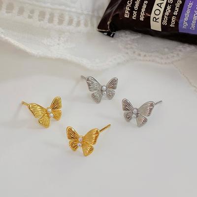 New Butterfly Pearl Earrings for Women with High-end Niche Creative Temperament Earrings