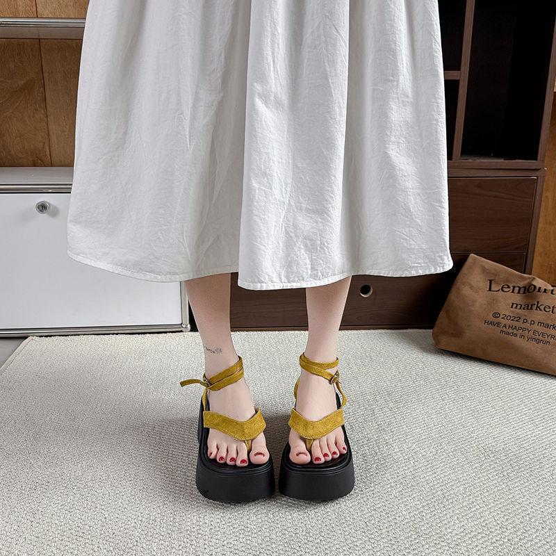 Thick-soled Small Sandals Women's 2025 New Summer Wear High-end Feeling with Skirt Toe-increasing Flip-flops