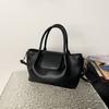 Large Capacity Vintage Casual Shoulder Bag With Texture Simple Fashionable Tote Daily Use