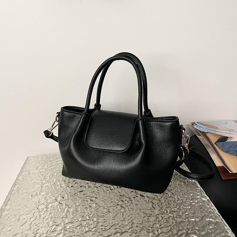 Large Capacity Vintage Casual Shoulder Bag With Texture Simple Fashionable Tote Daily Use