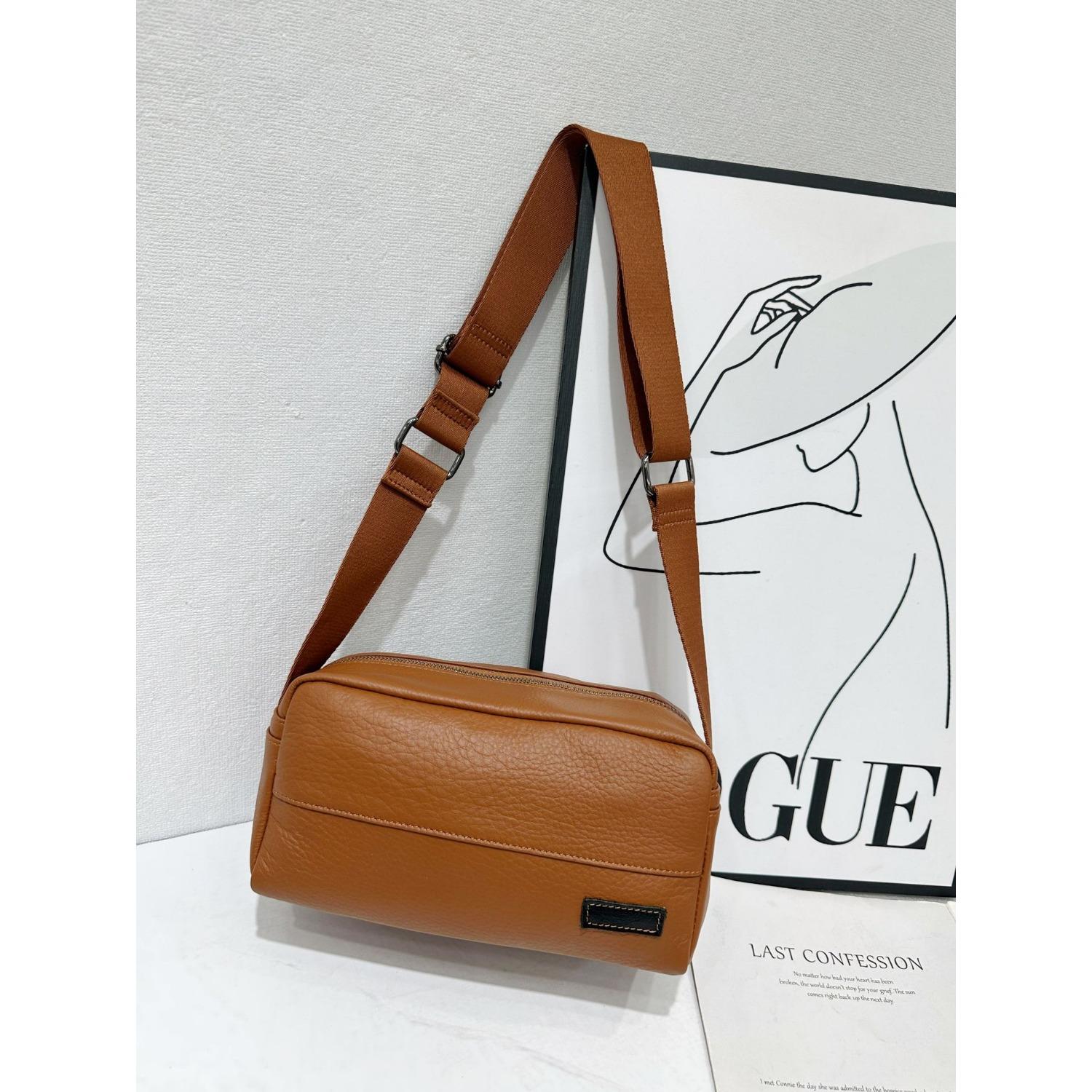 

Cowhide Women s Single Shoulder Crossbody Simple Multi-compartment Pillow Bag Large Capacity Aunt Mother Bag