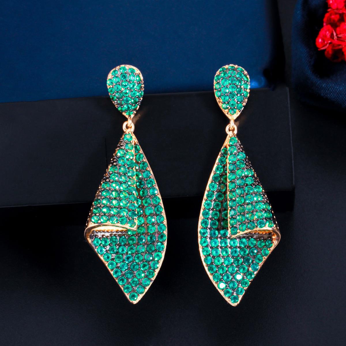 

Creative Micro-Set Zircon Geometric Shape Needle Petal Earrings Elegant Temperament Earrings