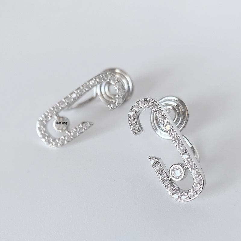 

Женские модные каффы для ушей, броши, серьги – Шикарный нишевый дизайн для осени/зимы