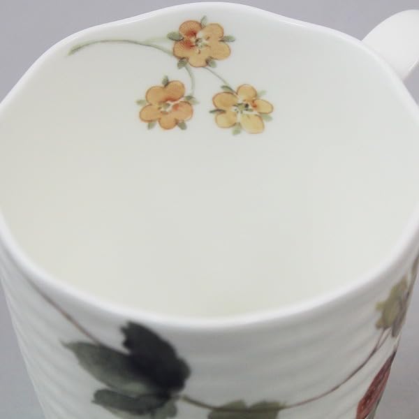 NARUMI Pair Mug Lucy Garden 370cc Berry Pattern 2 Pattern Set Cute Stylish Relief Large Microwave Warm Dishwasher Safe Gift Box Included 96011-21903P