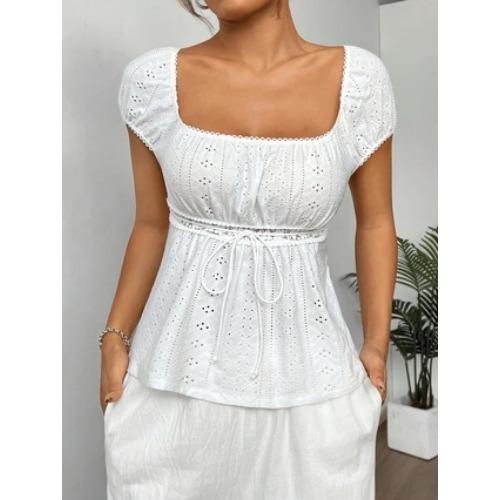 

Новая женская мода элегантна и стильна, в ней представлена футболка с короткими рукавами, узором в стиле пэчворк и ажурными вставками. XL