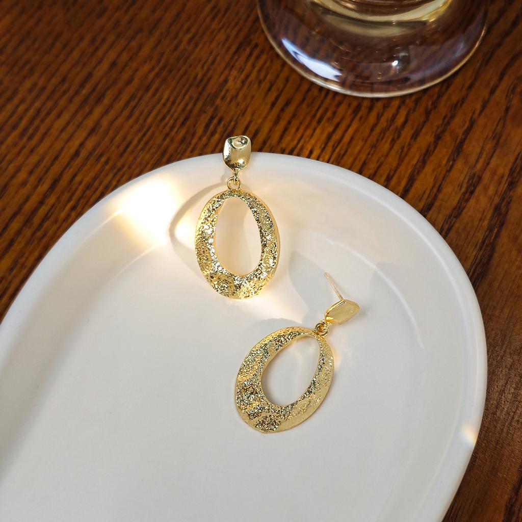 Minimalist Metal Earrings with Geometric Ellipse Design