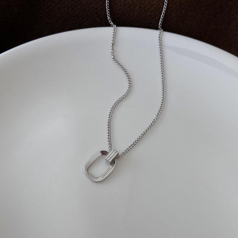 Elegant Minimalist Hollow Choker Necklace - Trendy Cool-Style Chain for Women