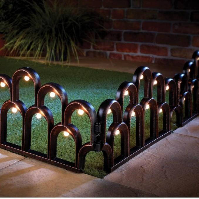 Europäische Gartendekoration 4-teiliger Kunststoffzaun mit Solarlichtern